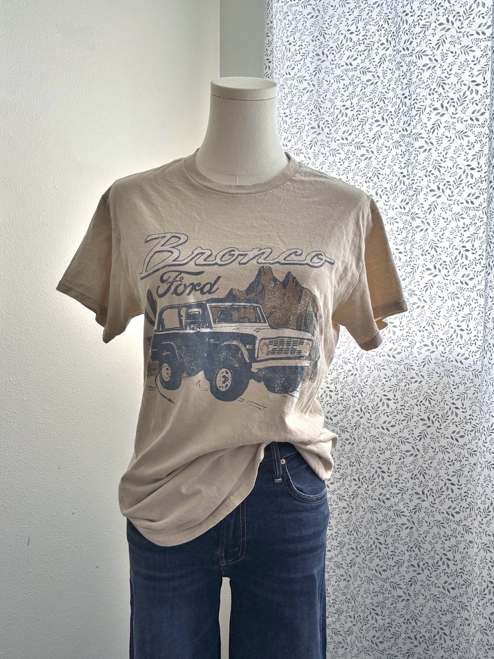 Ford Bronco Graphic T-Shirt Small Tan Beige Vintage Style 100% Cotton